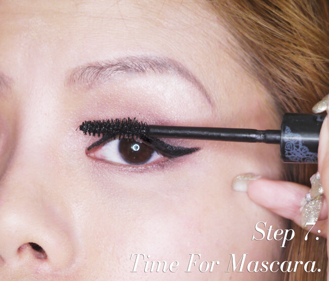 CrystalPhuong-natural-makeup-tutorial-apply-mascara