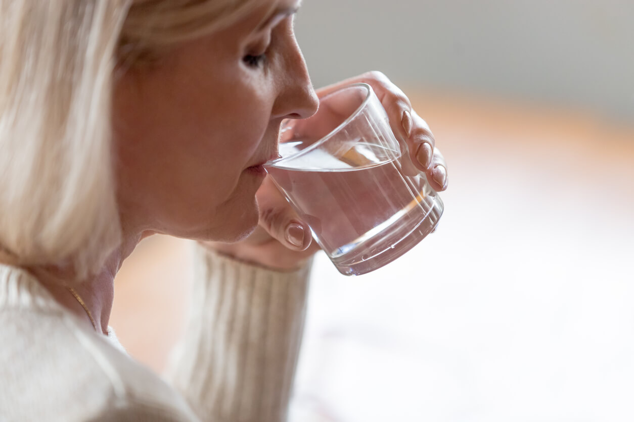 Celebrities’ Secret Is Drinking Water Enough to Plump Your Skin?