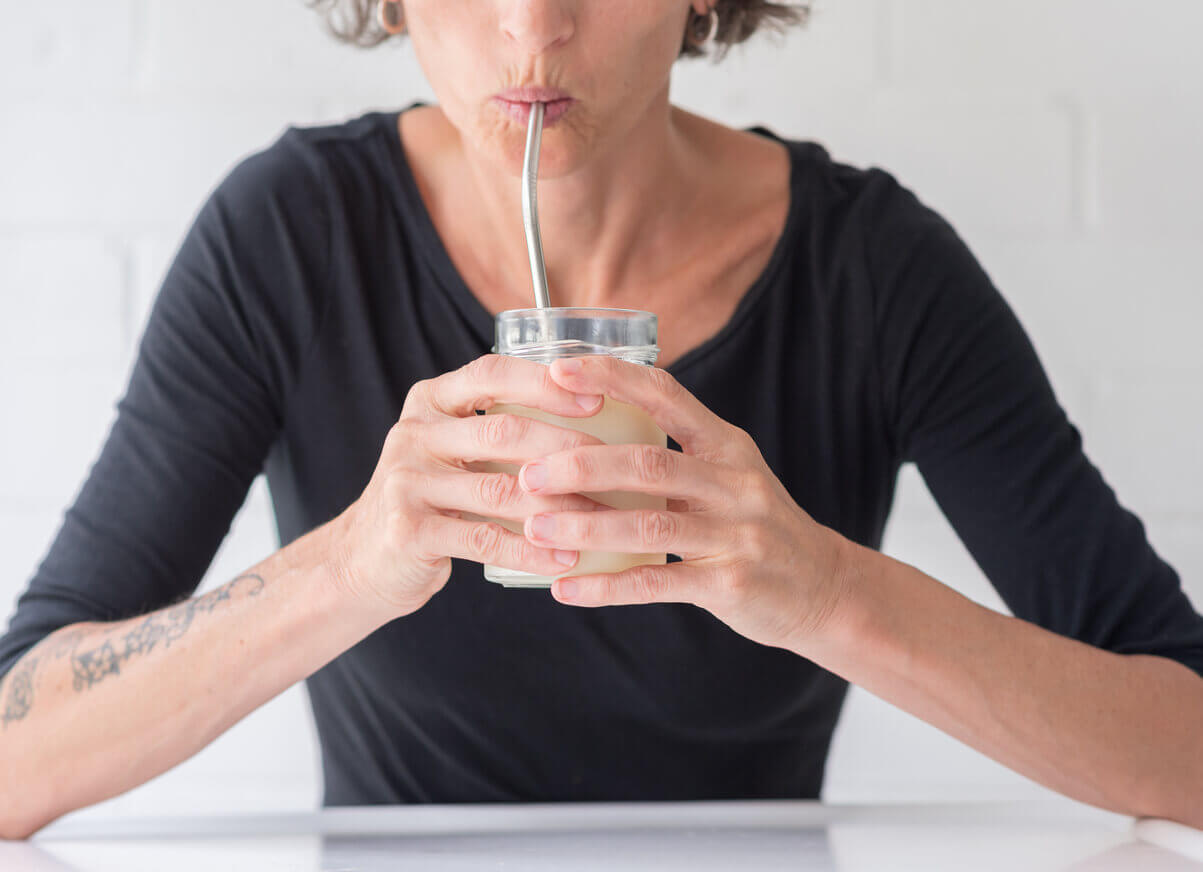 Lip Wrinkles: Can You Blame Straws and Water Bottles?